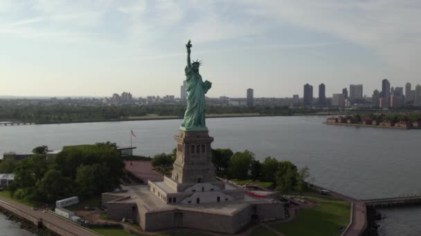 Pemandangan Udara Sekitar Patung Liberty New York Yang Cerah Amerika — Stok Video