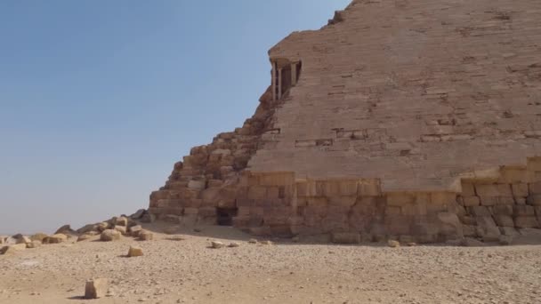 埃及达舒尔风化的本特金字塔重建 — 图库视频影像