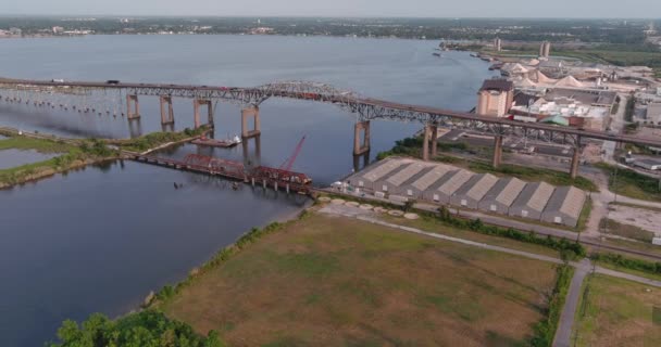 Aerial Cars Traveling Calcasieu River Bridge Lake Charles Louisiana — Stockvideo