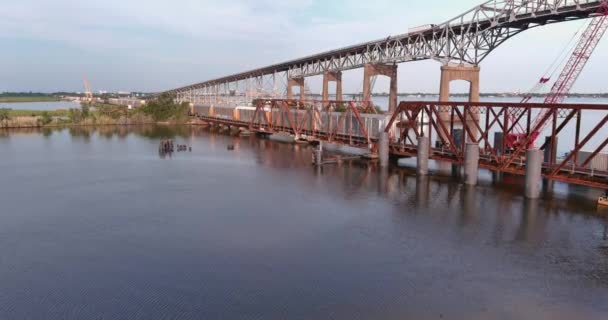 Louisiana Charles Gölü Ndeki Calcasieu Nehri Köprüsü Nün Crane Çekimi — Stok video