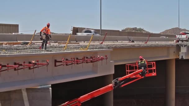 Freeway Bridge Lane Addition Construction Traffic Worker Deck Worker Snorkel — Stockvideo