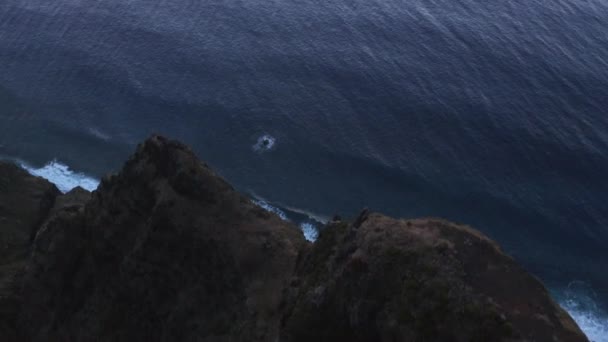 Aerial Tilt Reveal Sunset Sea Madeira — Vídeo de stock