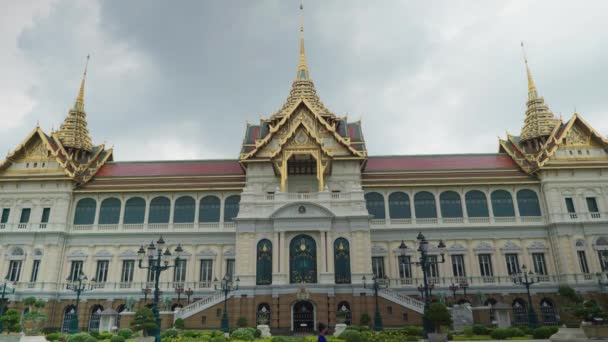 Cinematic Landscape Travel Footage Monument Grand Palace Bangkok Thailand Sunny — Stockvideo