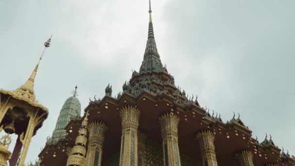 Cinematic Путешествует Религиозными Кадрами Изумрудного Будды Ват Пхра Кью Бангкоке — стоковое видео
