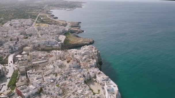 Wide Aerial Side Side Shot Showing Town Polignano Mare Cliffs — Vídeos de Stock