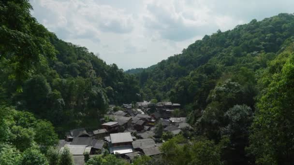 Cinematic Krajobraz Charakter Nagrania Słynnej Autentycznej Miejscowości Mae Kampong Środku — Wideo stockowe