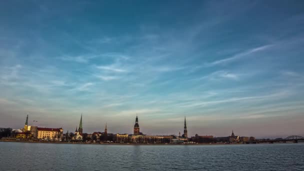 Tranquil Sunset Time Lapse Cityscape River Oldtown Riga — Stockvideo