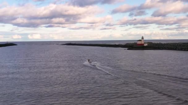 Drone Follows Fishing Boat Leaven Bandon Harbor Coquille River Lighthouse — Stockvideo