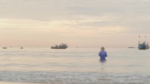 Static Shot Fisherman Fishing Fishing Rod Nang City Vietnam Sunset — Stock video