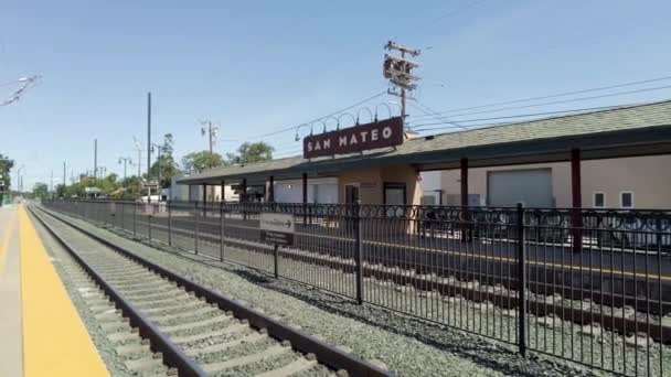 Pan Shot Empty Quiet Railway Station San Mateo People San — Stock video