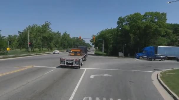 Moving Trucks Cars Traffic Light Hodgkins Illinois — Stockvideo