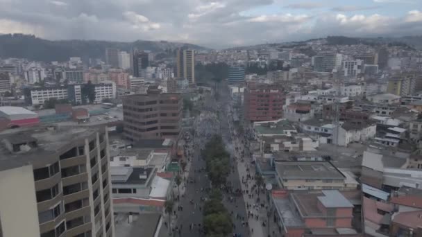 Luchtfoto Van Inheemse Demonstranten Quito Ecuador Patria Nationale Staking — Stockvideo