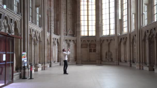 Man Taking Photo Video Chapel Chteau Saint Germain Laye Paris — Vídeo de Stock