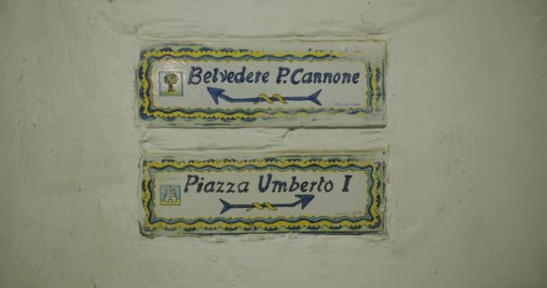 Close Shot Traditional Handmade Sign Capri Italy Guiding Famous Piazzetta — Stock Video