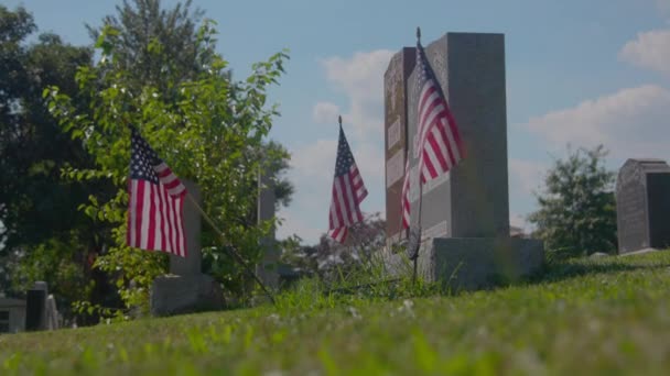 Headstones Pelham Cemetery Bronx Nueva York Bandera Estados Unidos Junto — Vídeo de stock