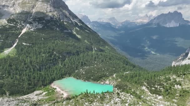 Turisté Cestovatelé Těší Krásné Výhledy Hory Protože Mají Horskou Procházku — Stock video
