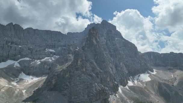 Hikers Travelers Enjoying Beautiful Mountain Views Have Mountain Walk Dolomites — Vídeos de Stock