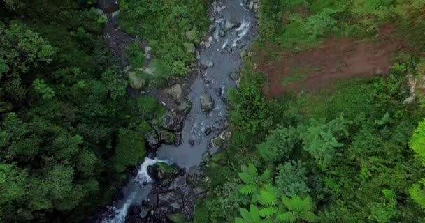 Aerial Flyover River Stream Floating Rocks Jungle Indonesia Daytime Kedung — Vídeo de Stock