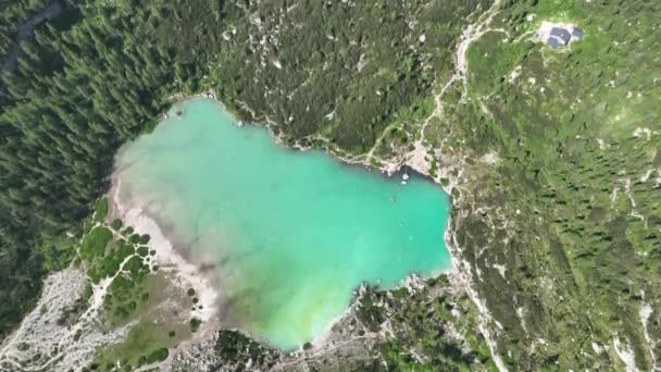 Hikers Travelers Enjoying Turquoise Lago Sorapiss Mountain Lake View Have — Stock Video
