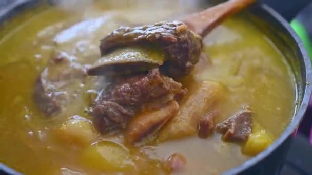 Handheld Close View Wooden Ladle Showing Meat Steaming Traditional Dominican — Stockvideo