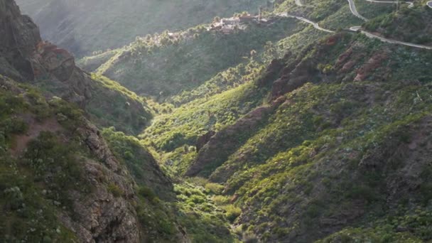 Raios Sol Brilhando Através Das Montanhas Até Aldeia Masca Tenerife — Vídeo de Stock