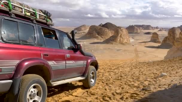 Wide View Valley Agabat Jeep Foreground White Desert Egypt — Stock Video