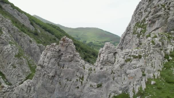 Cinematic Aerial View Flying Mountain Rocks Asturias Spain Rural Tourism — Vídeo de Stock