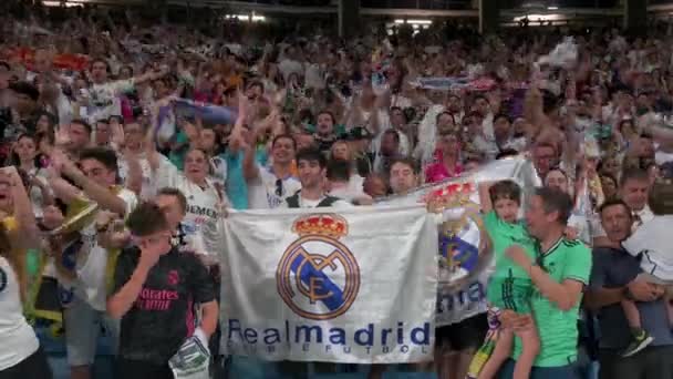 Apoiantes Real Madrid Comemoram Décimo Quarto Campeonato Equipe Depois Vencer — Vídeo de Stock