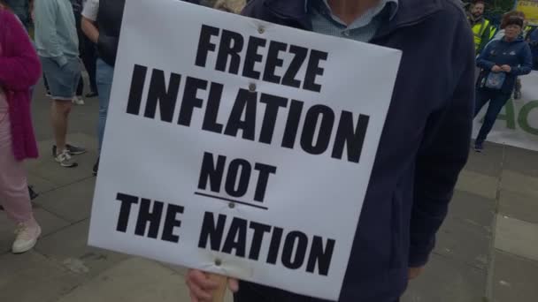 Cost Living Protest Dublin City Person Holding Banner Inflation Freezing — Stock Video