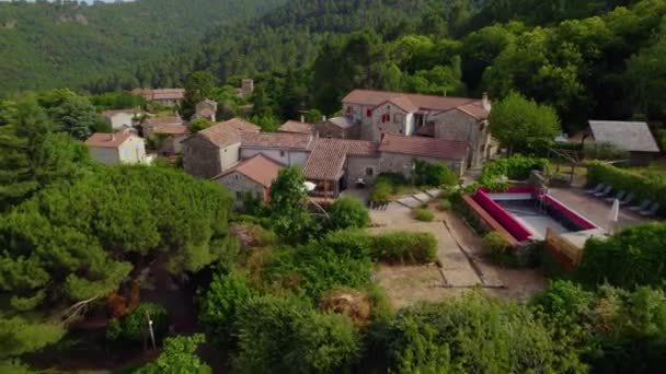 Annäherung Rustikale Villa Branoux Les Taillades Südfrankreich Mit Leerem Poolbereich — Stockvideo