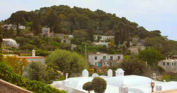 Panning Medieval European Style Architecture Houses Roofs Beautiful Balconies Capri — Vídeo de Stock