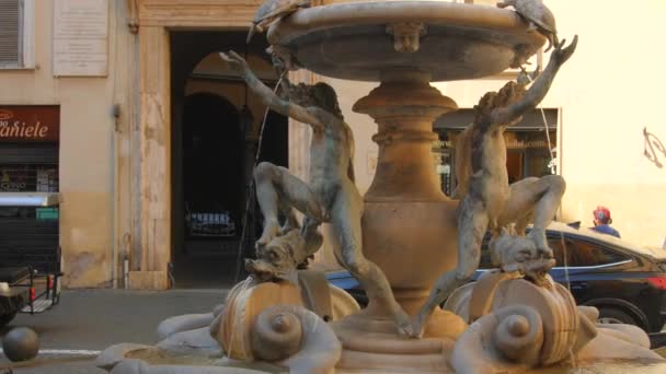 Panning Ancient Roman Water Spring Fontana Delle Tartarughe Fontanna Żółwia — Wideo stockowe