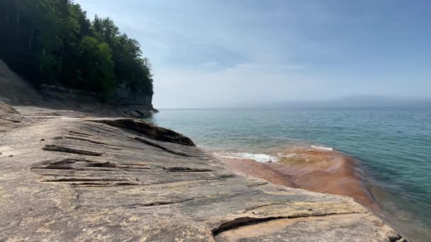 Pictured Rocks Lake Superior Coast Trees Rocks Large Rock Formations — Stock Video
