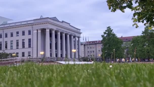 Biblioteca Nacional Martynas Mavydas Vilnius Pôr Sol Lituânia Panning Pontos — Vídeo de Stock