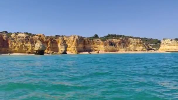 Sandy Beaches Colorful Rocky Background Blue Ocean — Stockvideo