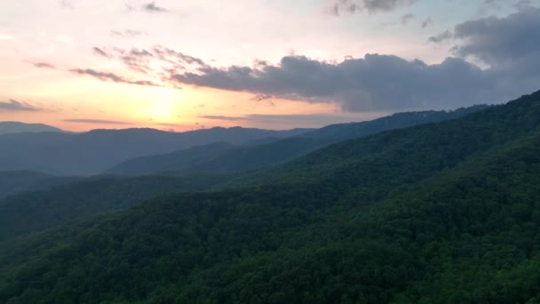 Sunset Aerial Pan Left Blue Ridge Mountains Horizon Blowing Rock — ストック動画