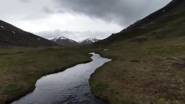 Fpv Aerial Iceland Mountains River — Stockvideo