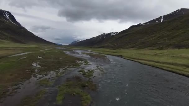 Iceland River Fpv Mountains Back — Vídeo de Stock