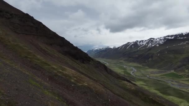 Aérienne Des Montagnes Islande Avec Rivière Dessous — Video