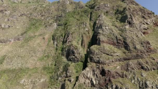 Vue Aérienne Une Falaise Avec Une Cascade Haut Bas Madère — Video