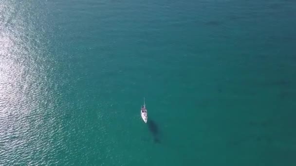 Яхта Блакитній Воді Мальорці Море Іспанії — стокове відео