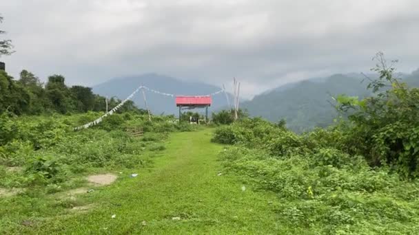 Geleneksel Gompaların Olduğu Güzel Bir Manzara Hindistan Bulutlu Gökyüzü Ile — Stok video