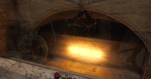 Piece Red Rose Grave Raphael Renaissance Painter Buried Ancient Pantheon — Video