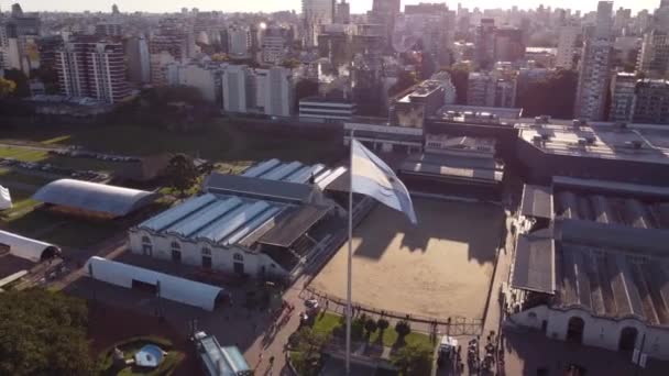 Aerial Orbit Shot Showing Argentinian Flag Waving Wind Tremendous Cityscape — Stock Video