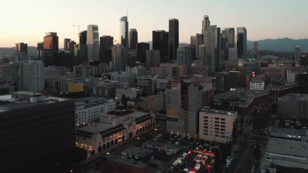 Los Angeles Kaliforniens Ikoniska Stadssiluett Vid Solnedgången Uppåtstigande Utsikt Över — Stockvideo
