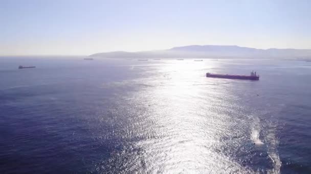 Patelnia Lewej Strony Widokiem Cieśninę Gibraltarską Statkami Tle Ustalanie Ujęcia — Wideo stockowe