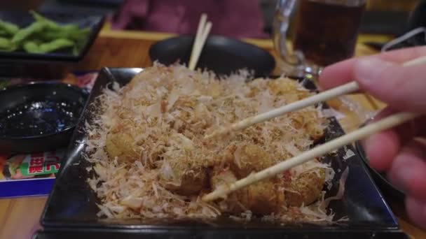 Takoyaki Okonomiyaki Fried Japanese Food Osaka Close Shot — стокове відео
