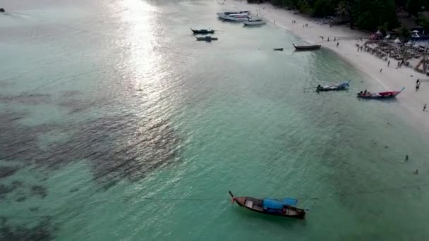 High Aerial Drone Shot Pattaya Bay Thailand Speedboats Motor Boats — Vídeo de stock