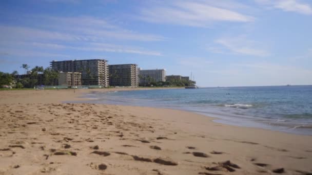 Low Angle Shot Seaside Resort Sea Beach Bright Sunny Day — Vídeos de Stock