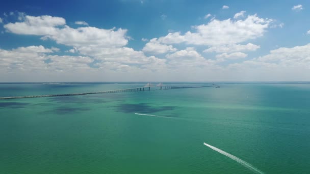 Distant View Sunshine Skyway Bridge Spanning Tampa Bay Florida Boats — Video Stock